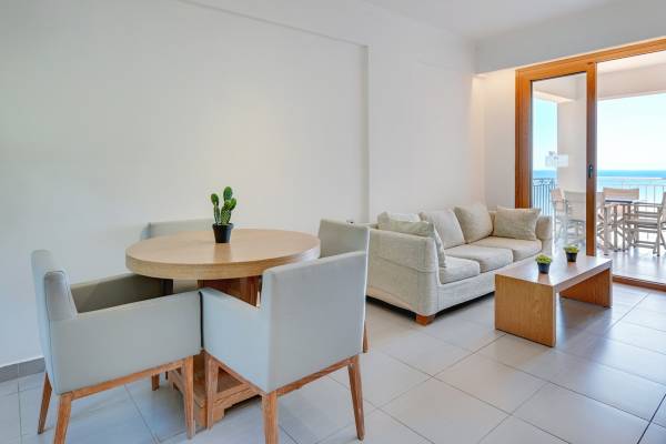 2 Bedroom Apartment with Balcony and Sea View